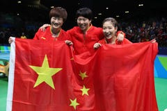De gouden medaille van het vrouwen` s China team bij de Olympische Spelen 2016 royalty-vrije stock foto De gouden medaille van het vrouwen` s China team bij de Olympische Spelen 2016 royalty-vrije stock foto