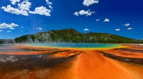 De grote Prismatische Lente in het Nationale Park van Yellowstone De grote Prismatische Lente in het Nationale Park van Yellowstone