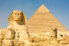 De Grote Sfinx en de Piramide van Kufu, Giza, Egypte De Grote Sfinx en de Piramide van Kufu, Giza, Egypte
