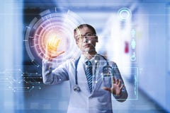 De hand van de artsenholding op touch screen aan het roepen van digitale geduldige D stock afbeeldingen De hand van de artsenholding op touch screen aan het roepen van digitale geduldige D stock afbeeldingen