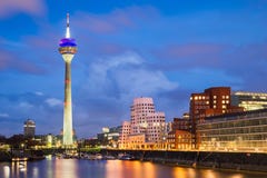 De havenhorizon van Dusseldorf, Duitsland stock foto De havenhorizon van Dusseldorf, Duitsland stock foto