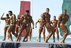 De HEMEL DUIKT DOUBAI Bodybuilding Championship1 stock afbeelding De HEMEL DUIKT DOUBAI Bodybuilding Championship1 stock afbeelding