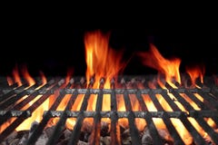 De hete Grill van de Barbecuehoutskool met Heldere Vlammen royalty-vrije stock afbeeldingen De hete Grill van de Barbecuehoutskool met Heldere Vlammen royalty-vrije stock afbeeldingen
