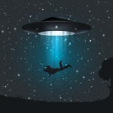 De illustratie van donkere nacht een UFO ontvoert mens royalty-vrije illustratie De illustratie van donkere nacht een UFO ontvoert mens royalty-vrije illustratie
