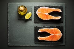 De ingrediënten van het zalmlapje vlees voor het koken van gezonde maaltijd stock foto's De ingrediënten van het zalmlapje vlees voor het koken van gezonde maaltijd stock foto's