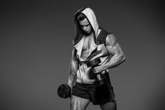 De jonge knappe mannelijke atleet, bodybuilder, persoonlijke trainer, royalty-vrije stock fotografie De jonge knappe mannelijke atleet, bodybuilder, persoonlijke trainer, royalty-vrije stock fotografie
