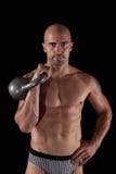De jonge mens van de spier met kettlebells stock foto De jonge mens van de spier met kettlebells stock foto