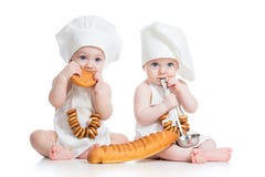 De jongen en het meisje van bakkersjonge geitjes stock foto De jongen en het meisje van bakkersjonge geitjes stock foto