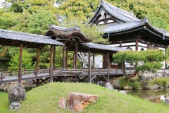 De kangetsu-Daibrug in de tuin bij Kodaiji-Tempel in Kyoto royalty-vrije stock foto De kangetsu-Daibrug in de tuin bij Kodaiji-Tempel in Kyoto royalty-vrije stock foto