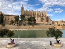 De kathedraal van Santa Maria van Palma Mallorca, La Seu, de gotische middeleeuwse kathedraal van Palma de Mallorca, Spanje royalty-vrije stock afbeelding De kathedraal van Santa Maria van Palma Mallorca, La Seu, de gotische middeleeuwse kathedraal van Palma de Mallorca, Spanje royalty-vrije stock afbeelding