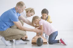De kinderen van het paramedicusonderwijs royalty-vrije stock fotografie De kinderen van het paramedicusonderwijs royalty-vrije stock fotografie