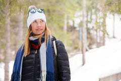 De kleding van de vrouwenwinter Sneeuw en aard, bergenvakantie royalty-vrije stock afbeeldingen De kleding van de vrouwenwinter Sneeuw en aard, bergenvakantie royalty-vrije stock afbeeldingen