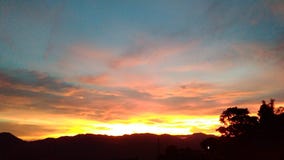 De kleurrijke zonsondergang van de aardzonsondergang, openluchtlandschap, wolk en hemel royalty-vrije stock foto's De kleurrijke zonsondergang van de aardzonsondergang, openluchtlandschap, wolk en hemel royalty-vrije stock foto's
