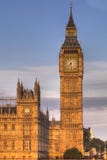 De klokketoren en de Abdij van de Toren van Londen - van de Big Ben stock afbeelding De klokketoren en de Abdij van de Toren van Londen - van de Big Ben stock afbeelding