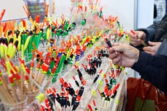 De koper selecteert vlotter in opslag stock afbeeldingen De koper selecteert vlotter in opslag stock afbeeldingen