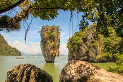 De lange boot van de staarttoerist in Khao Phing Kan royalty-vrije stock foto De lange boot van de staarttoerist in Khao Phing Kan royalty-vrije stock foto