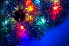 De lichten van Kerstmis diverse blauwe dominant als achtergrond royalty-vrije stock afbeelding De lichten van Kerstmis diverse blauwe dominant als achtergrond royalty-vrije stock afbeelding