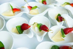 De Lijst van de het Huwelijksgebeurtenis van het cateringsvoedsel Buffetlijn in Huwelijk Heerlijk voorgerechtclose-up stock afbeelding De Lijst van de het Huwelijksgebeurtenis van het cateringsvoedsel Buffetlijn in Huwelijk Heerlijk voorgerechtclose-up stock afbeelding