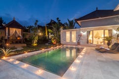 De Luxe van de nachtspruit en Privé villa met pool openlucht