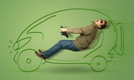 De mens drijft een eco friendy elektrische hand getrokken auto royalty-vrije stock foto's De mens drijft een eco friendy elektrische hand getrokken auto royalty-vrije stock foto's