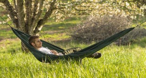 De Mens van het land in Hangmat royalty-vrije stock afbeelding De Mens van het land in Hangmat royalty-vrije stock afbeelding