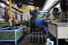 De mensen van arbeiders in fabriek royalty-vrije stock afbeeldingen De mensen van arbeiders in fabriek royalty-vrije stock afbeeldingen