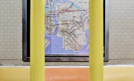 De Metrozetels van New York en de Autobinnenland van de Kaartnyc Trein stock afbeeldingen De Metrozetels van New York en de Autobinnenland van de Kaartnyc Trein stock afbeeldingen