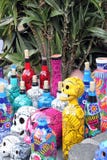 De Mexicaanse fles van het schedelsskelet, maskers van dieren, dias DE los muertos dag van de dode dood royalty-vrije stock foto's De Mexicaanse fles van het schedelsskelet, maskers van dieren, dias DE los muertos dag van de dode dood royalty-vrije stock foto's