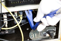 De misdaad van de fraudecomputer met hakker en koevoet Royalty-vrije Stock Afbeelding De misdaad van de fraudecomputer met hakker en koevoet Royalty-vrije Stock Afbeelding