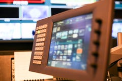 De monitor van het aanrakingsscherm van Switcher knopen in de post van studiotv, A Stock Fotografie De monitor van het aanrakingsscherm van Switcher knopen in de post van studiotv, A Stock Fotografie