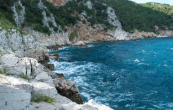 de mooie kust in het Adriatische Overzees in Istria Kroatië royalty-vrije stock foto de mooie kust in het Adriatische Overzees in Istria Kroatië royalty-vrije stock foto