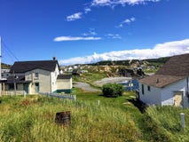 De mooie stad van Twilingate, Newfoundland en Labrador, langs de ruwe klippen die de Atlantische Oceaan onder ogen zien royalty-vrije stock afbeeldingen De mooie stad van Twilingate, Newfoundland en Labrador, langs de ruwe klippen die de Atlantische Oceaan onder ogen zien royalty-vrije stock afbeeldingen