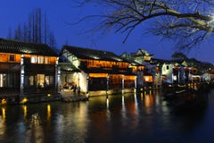 De nachtscène van Wuzhen-stad in Zhejiang, China stock foto's De nachtscène van Wuzhen-stad in Zhejiang, China stock foto's