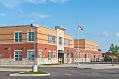 De nieuwe Canadese Bouw van de Basisschool stock afbeeldingen De nieuwe Canadese Bouw van de Basisschool stock afbeeldingen