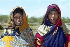 De Nomadische vrouwen van het groepsportret in kleurrijk kostuum royalty-vrije stock fotografie De Nomadische vrouwen van het groepsportret in kleurrijk kostuum royalty-vrije stock fotografie