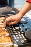 De opstelling van DJ bij een partij stock foto's De opstelling van DJ bij een partij stock foto's