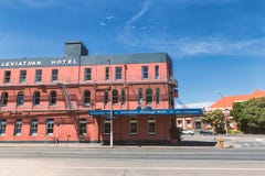 De oude rode hotelbouw in Dunedin-stad stock afbeelding De oude rode hotelbouw in Dunedin-stad stock afbeelding