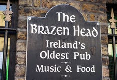 De oudste bar van Ierland in Dublin van de binnenstad stock afbeelding De oudste bar van Ierland in Dublin van de binnenstad stock afbeelding