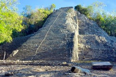 De Piramide van Nohochmul royalty-vrije stock fotografie De Piramide van Nohochmul royalty-vrije stock fotografie