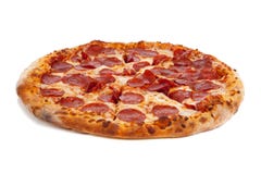 De pizza van pepperonis op wit royalty-vrije stock afbeeldingen De pizza van pepperonis op wit royalty-vrije stock afbeeldingen