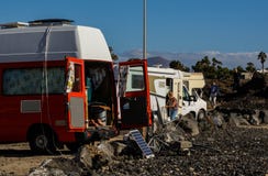 De reis rv, vakantiereis van de familievakantie in motorhome, de Vakantie van de Caravanauto royalty-vrije stock afbeeldingen De reis rv, vakantiereis van de familievakantie in motorhome, de Vakantie van de Caravanauto royalty-vrije stock afbeeldingen