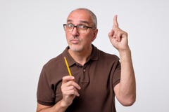 De rijpe Europese mens heeft een goed idee stock afbeelding De rijpe Europese mens heeft een goed idee stock afbeelding