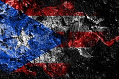 De rokerige mystieke vlag van Verenigde Staten - van Puerto Rico op de oude vuile muurachtergrond stock illustratie De rokerige mystieke vlag van Verenigde Staten - van Puerto Rico op de oude vuile muurachtergrond stock illustratie