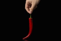 De roodgloeiende zwarte achtergrond van de peper man hand van glas royalty-vrije stock foto's De roodgloeiende zwarte achtergrond van de peper man hand van glas royalty-vrije stock foto's