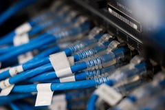 De ruimte van de netwerkserver met computers voor digitale TV ip stock foto's De ruimte van de netwerkserver met computers voor digitale TV ip stock foto's
