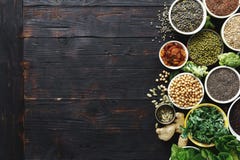 De ruwe van de bonen superfoods groene groenten van zadengraangewassen hoogste mening stock afbeeldingen De ruwe van de bonen superfoods groene groenten van zadengraangewassen hoogste mening stock afbeeldingen