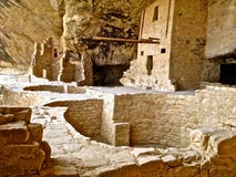 De ruïnes van het balkonhuis in Mesa Verde Stock Fotografie De ruïnes van het balkonhuis in Mesa Verde Stock Fotografie