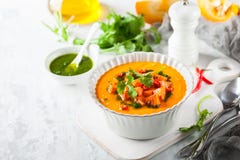 De soep van de pompoen en van de bataat stock afbeeldingen De soep van de pompoen en van de bataat stock afbeeldingen