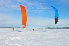 De sporten van de de wintervlieger op het meer royalty-vrije stock afbeelding De sporten van de de wintervlieger op het meer royalty-vrije stock afbeelding