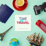 De spot van het reisconcept op ontwerp Voorwerpen met betrekking tot reis en toerisme rond leeg document Mening van hierboven royalty-vrije stock foto's De spot van het reisconcept op ontwerp Voorwerpen met betrekking tot reis en toerisme rond leeg document Mening van hierboven royalty-vrije stock foto's